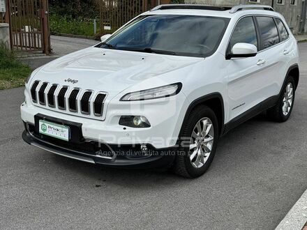 Джип Чероки 2015 в Европе на Automoto.ua Белый Джип Чероки, объемом двигателя 1.96 л и пробегом 162 тыс. км за 15232 $, фото 1 на Automoto.ua