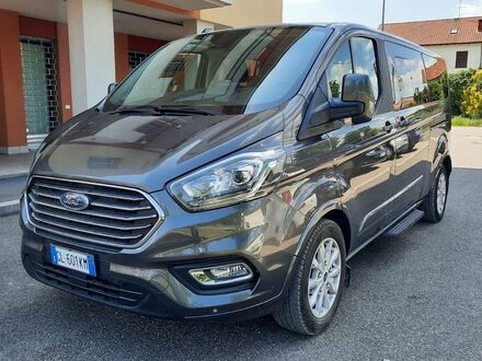 Форд Турнео Кастом 2022 в Европе на Automoto.ua Серый Форд Турнео Кастом, объемом двигателя 2 л и пробегом 67 тыс. км за 41954 $, фото 1 на Automoto.ua