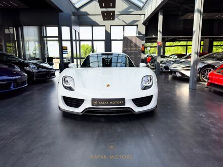 Порше 918 2014 в Европе на Automoto.ua Белый Порше 918, объемом двигателя 4.59 л и пробегом 8 тыс. км за 1992633 $, фото 1 на Automoto.ua