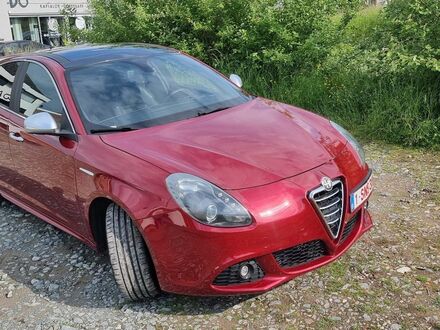 Червоний Альфа Ромео Giulietta, об'ємом двигуна 1.96 л та пробігом 205 тис. км за 6529 $, фото 1 на Automoto.ua