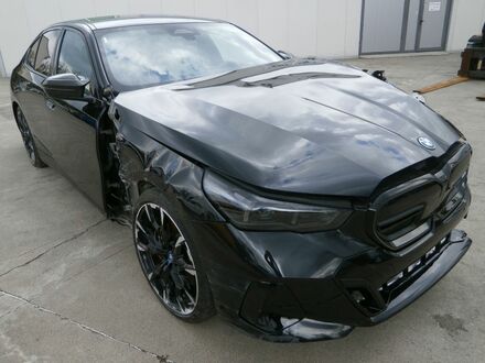БМВ i5 2024 в Европе на Automoto.ua Черный БМВ i5, объемом двигателя 0 л и пробегом 11 тыс. км за 42678 $, фото 1 на Automoto.ua