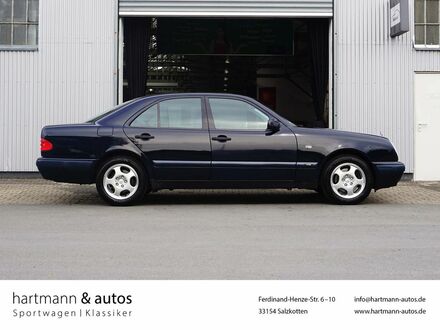Мерседес Е 280 1999 в Европе на Automoto.ua Синий Мерседес Е 280, объемом двигателя 2.8 л и пробегом 156 тыс. км за 6767 $, фото 1 на Automoto.ua