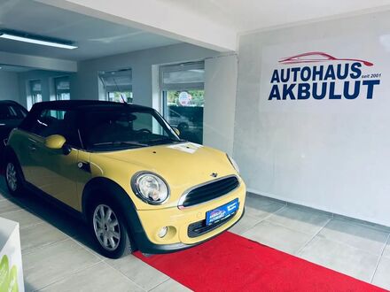 Мини One Cabrio 2010 в Европе на Automoto.ua Бежевый Мини One Cabrio, объемом двигателя 1.6 л и пробегом 128 тыс. км за 7131 $, фото 1 на Automoto.ua