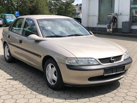 Опель Вектра 1998 в Европе на Automoto.ua Золотой Опель Вектра, объемом двигателя 1.6 л и пробегом 138 тыс. км за 1705 $, фото 1 на Automoto.ua