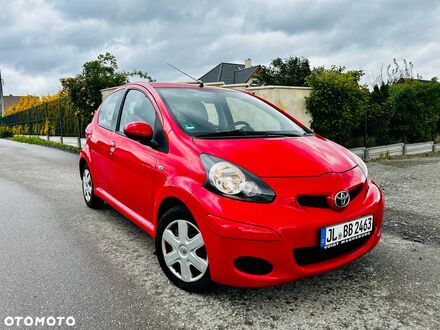 Тойота Айго 2011 в Европе на Automoto.ua Красный Тойота Айго, объемом двигателя 1 л и пробегом 121 тыс. км за 3584 $, фото 1 на Automoto.ua
