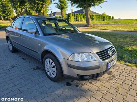 Фольксваген Пассат 2003 в Европе на Automoto.ua Серый Фольксваген Пассат, объемом двигателя 1 л и пробегом 255 тыс. км за 8950 $, фото 1 на Automoto.ua