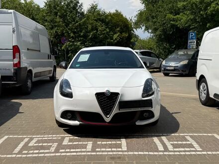 Альфа Ромео Giulietta 2016 у Європі на Automoto.ua Білий Альфа Ромео Giulietta, об'ємом двигуна 1.74 л та пробігом 164 тис. км за 15481 $, фото 1 на Automoto.ua