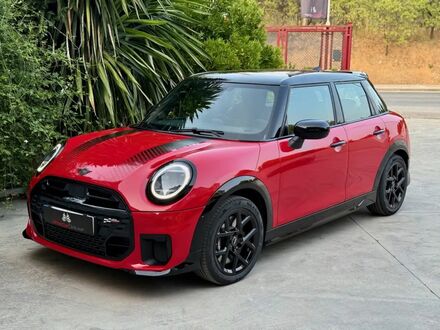 Мини John Cooper Works 2025 в Европе на Automoto.ua Красный Мини John Cooper Works, объемом двигателя 2 л и пробегом 50 тыс. км за 43090 $, фото 1 на Automoto.ua