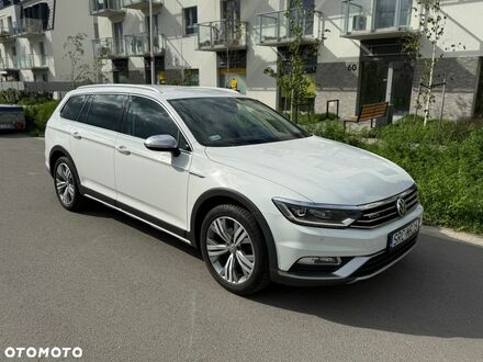 Фольксваген Пассат Альтрак 2017 в Европе на Automoto.ua Белый Фольксваген Пассат Альтрак, объемом двигателя 1 л и пробегом 300 тыс. км за 12083 $, фото 1 на Automoto.ua