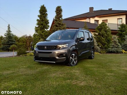 Пежо Rifter 2021 в Европе на Automoto.ua Серый Пежо Rifter, объемом двигателя 1 л и пробегом 112 тыс. км за 23245 $, фото 1 на Automoto.ua