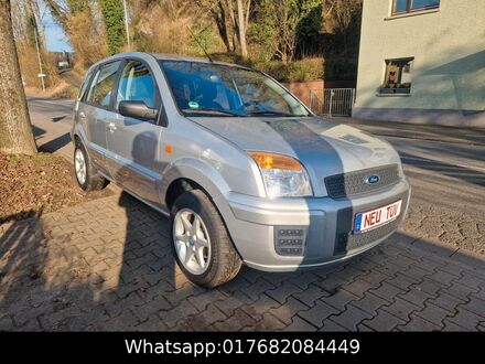 Форд Фьюжен 2009 у Європі на Automoto.ua Срібний Форд Фьюжен, об'ємом двигуна 1.39 л та пробігом 88 тис. км за 4106 $, фото 1 на Automoto.ua