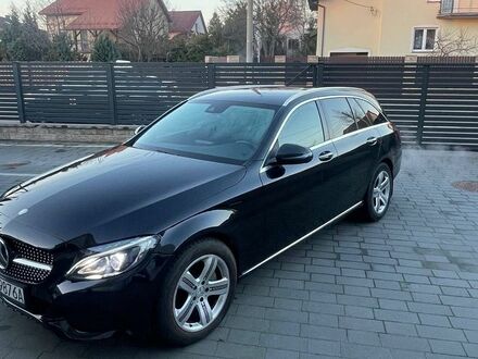 Мерседес Ц-Класс 2016 в Европе на Automoto.ua Черный Мерседес Ц-Класс, объемом двигателя 1.99 л и пробегом 145 тыс. км за 64900 $, фото 1 на Automoto.ua