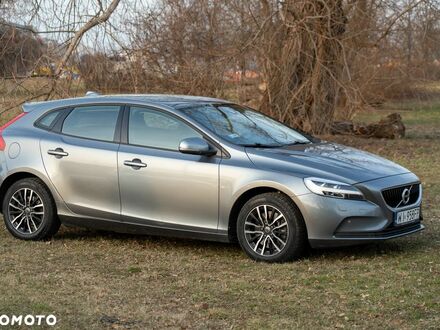 Вольво V40 2017 у Європі на Automoto.ua Сірий Вольво V40, об'ємом двигуна 1 л та пробігом 101 тис. км за 62100 $, фото 1 на Automoto.ua