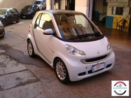 Смарт Fortwo 2011 у Європі на Automoto.ua Білий Смарт Fortwo, об'ємом двигуна 1 л та пробігом 59 тис. км за 8042 $, фото 1 на Automoto.ua