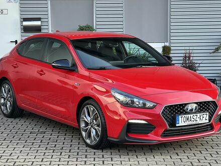Хендай i30 2019 у Європі на Automoto.ua Червоний Хендай i30, об'ємом двигуна 1.35 л та пробігом 64 тис. км за 20978 $, фото 1 на Automoto.ua