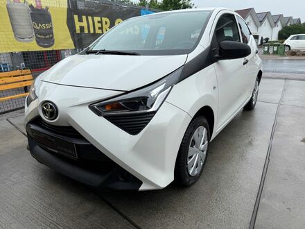 Тойота Айго 2019 в Европе на Automoto.ua Белый Тойота Айго, объемом двигателя 1 л и пробегом 42 тыс. км за 10600 $, фото 1 на Automoto.ua