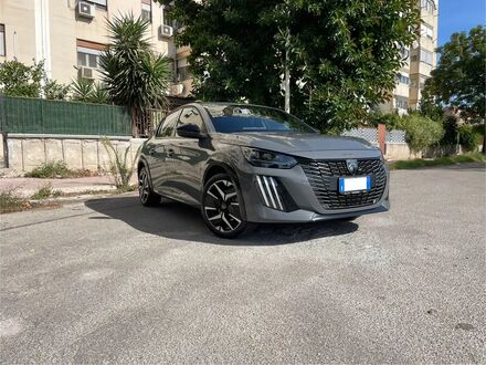 Пежо e-208 2024 у Європі на Automoto.ua Сірий Пежо e-208, об'ємом двигуна 0 л та пробігом 11 тис. км за 30796 $, фото 1 на Automoto.ua