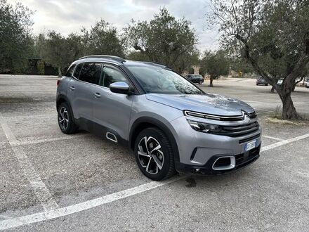 Ситроен C5 Aircross 2020 в Европе на Automoto.ua Серый Ситроен C5 Aircross, объемом двигателя 1.5 л и пробегом 63 тыс. км за 11470 $, фото 1 на Automoto.ua