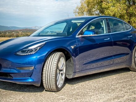 Тесла Модель 3 2019 в Европе на Automoto.ua Синий Тесла Модель 3, объемом двигателя 0 л и пробегом 112 тыс. км за 25000 $, фото 1 на Automoto.ua