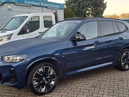 БМВ iX3 2023 у Європі на Automoto.ua Синій БМВ iX3, об'ємом двигуна 0 л та пробігом 10 тис. км за 56412 $, фото 1 на Automoto.ua