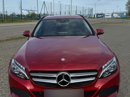Мерседес Ц-Клас 2016 у Європі на Automoto.ua Червоний Мерседес Ц-Клас, об'ємом двигуна 1 л та пробігом 110 тис. км за 74000 $, фото 1 на Automoto.ua