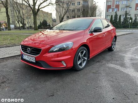 Вольво V40 2015 у Європі на Automoto.ua Червоний Вольво V40, об'ємом двигуна 1 л та пробігом 284 тис. км за 35900 $, фото 1 на Automoto.ua