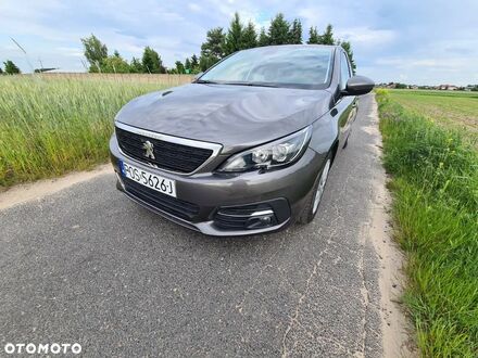 Пежо 308 2017 в Европе на Automoto.ua Коричневый Пежо 308, объемом двигателя 1 л и пробегом 113 тыс. км за 6514 $, фото 1 на Automoto.ua