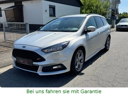 Форд Фокус 2018 в Европе на Automoto.ua Серебряный Форд Фокус, объемом двигателя 2 л и пробегом 176 тыс. км за 18034 $, фото 1 на Automoto.ua