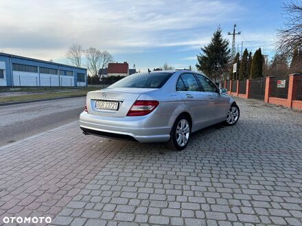 Мерседес Ц-Класс 2008 в Европе на Automoto.ua Серый Мерседес Ц-Класс, объемом двигателя 2.15 л и пробегом 265 тыс. км за 28000 $, фото 1 на Automoto.ua