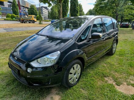Форд С-Макс 2009 в Европе на Automoto.ua Черный Форд С-Макс, объемом двигателя 2 л и пробегом 197 тыс. км за 3390 $, фото 1 на Automoto.ua