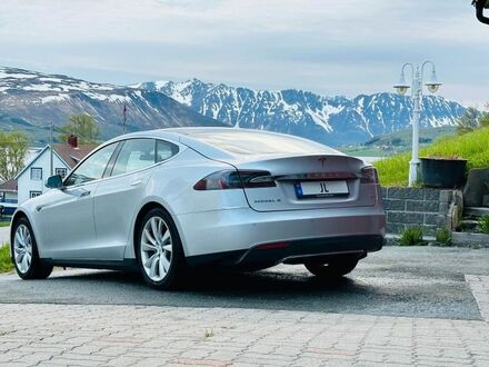 Серый Тесла Модель С, объемом двигателя 0 л и пробегом 253 тыс. км за 17410 $, фото 1 на Automoto.ua