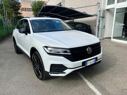 Фольксваген Туарег 2019 в Европе на Automoto.ua Белый Фольксваген Туарег, объемом двигателя 2.97 л и пробегом 238 тыс. км за 32348 $, фото 1 на Automoto.ua