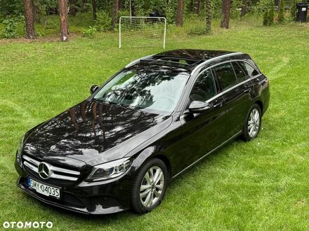 Мерседес Ц-Клас 2019 у Європі на Automoto.ua Чорний Мерседес Ц-Клас, об'ємом двигуна 1 л та пробігом 127 тис. км за 20509 $, фото 1 на Automoto.ua