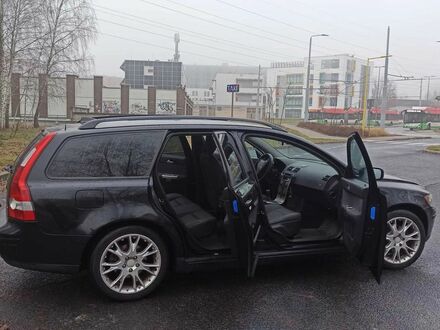 Вольво V50 2006 у Європі на Automoto.ua Чорний Вольво V50, об'ємом двигуна 1 л та пробігом 346 тис. км за 8400 $, фото 1 на Automoto.ua