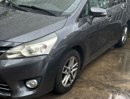 Тойота Версо 2015 у Європі на Automoto.ua Сірий Тойота Версо, об'ємом двигуна 1.6 л та пробігом 189 тис. км за 8658 $, фото 1 на Automoto.ua