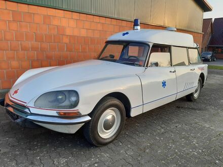 Ситроен ДС 1968 в Европе на Automoto.ua Белый Ситроен ДС, объемом двигателя 1.97 л и пробегом 100 тыс. км за 21596 $, фото 1 на Automoto.ua