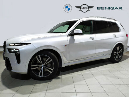 БМВ X7 2023 в Европе на Automoto.ua Белый БМВ X7, объемом двигателя 2.99 л и пробегом 60 тыс. км за 102077 $, фото 1 на Automoto.ua