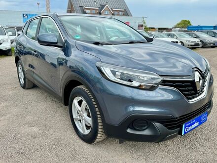 Рено Kadjar 2015 в Европе на Automoto.ua Серый Рено Kadjar, объемом двигателя 1.2 л и пробегом 82 тыс. км за 11119 $, фото 1 на Automoto.ua