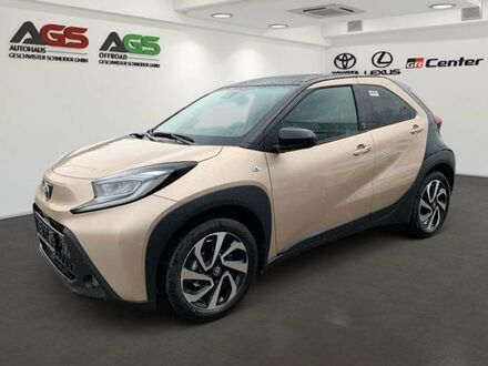 Тойота Aygo X 2024 у Європі на Automoto.ua Бежевий Тойота Aygo X, об'ємом двигуна 1 л та пробігом 10 тис. км за 17950 $, фото 1 на Automoto.ua