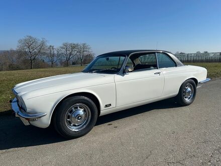 Ягуар Икс Джей 6 1975 в Европе на Automoto.ua Белый Ягуар Икс Джей 6, объемом двигателя 4.23 л и пробегом 100 тыс. км за 36975 $, фото 1 на Automoto.ua