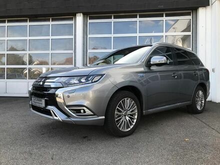 Серый Мицубиси Outlander PHEV, объемом двигателя 2.36 л и пробегом 41 тыс. км за 30162 $, фото 1 на Automoto.ua