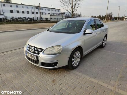 Фольксваген Джетта 2007 в Европе на Automoto.ua Серый Фольксваген Джетта, объемом двигателя 1 л и пробегом 267 тыс. км за 8000 $, фото 1 на Automoto.ua