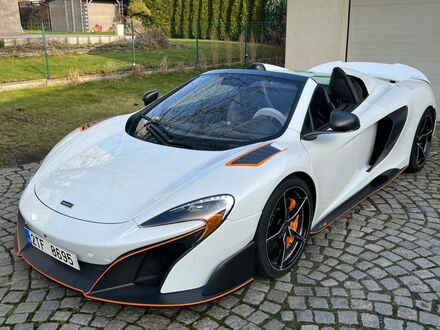 Белый МакЛарен 675LT, объемом двигателя 3.8 л и пробегом 5 тыс. км за 300323 $, фото 1 на Automoto.ua