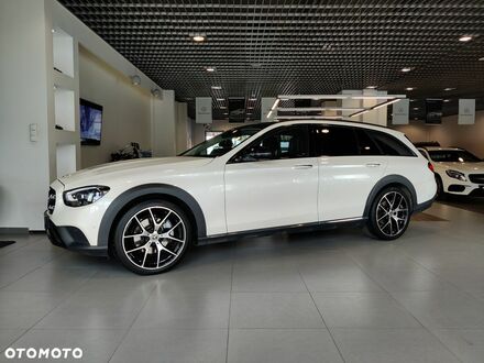Мерседес Е-Класс 2021 в Европе на Automoto.ua Мерседес Е-Класс, объемом двигателя 1.95 л и пробегом 49 тыс. км за 62570 $, фото 1 на Automoto.ua