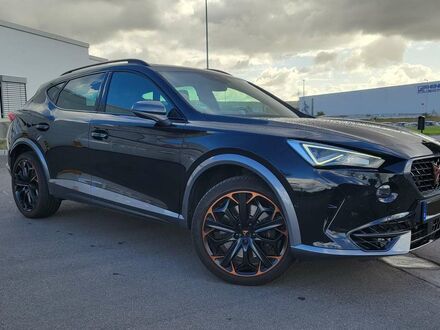 Cupra Formentor 2022 у Європі на Automoto.ua Чорний Cupra Formentor, об'ємом двигуна 1.98 л та пробігом 23 тис. км за 34500 $, фото 1 на Automoto.ua
