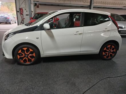 Тойота Айго 2020 в Европе на Automoto.ua Белый Тойота Айго, объемом двигателя 1 л и пробегом 59 тыс. км за 10217 $, фото 1 на Automoto.ua