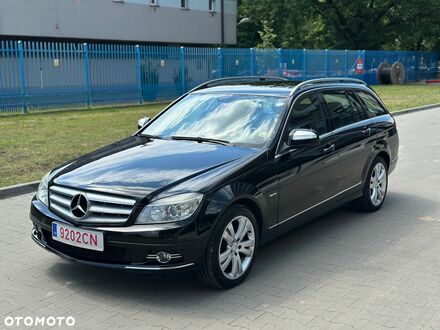 Мерседес Ц-Класс 2009 в Европе на Automoto.ua Черный Мерседес Ц-Класс, объемом двигателя 2.15 л и пробегом 298 тыс. км за 3124 $, фото 1 на Automoto.ua
