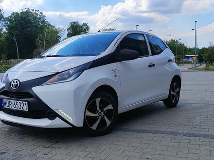 Тойота Айго 2017 в Европе на Automoto.ua Белый Тойота Айго, объемом двигателя 1 л и пробегом 130 тыс. км за 6417 $, фото 1 на Automoto.ua