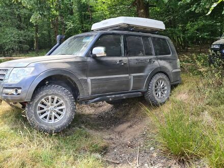 Міцубісі Паджеро 2015 у Європі на Automoto.ua Сірий Міцубісі Паджеро, об'ємом двигуна 3.2 л та пробігом 120000 тис. км за 125000 $, фото 1 на Automoto.ua