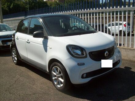 Смарт Forfour 2017 у Європі на Automoto.ua Білий Смарт Forfour, об'ємом двигуна 0.9 л та пробігом 102 тис. км за 16383 $, фото 1 на Automoto.ua